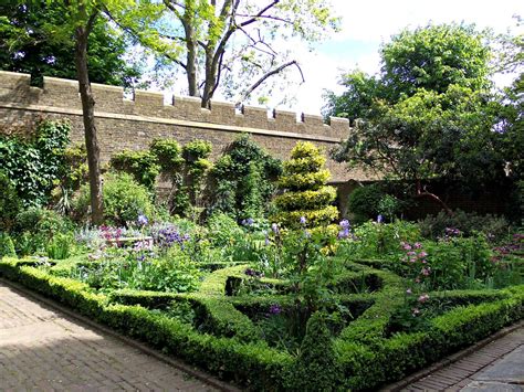 tudor knot gardens|elizabethan knot garden.